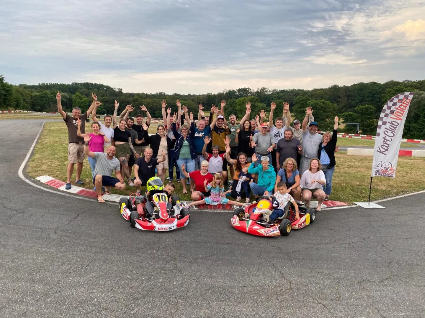 Les membres du KCV réunis avec leurs karts